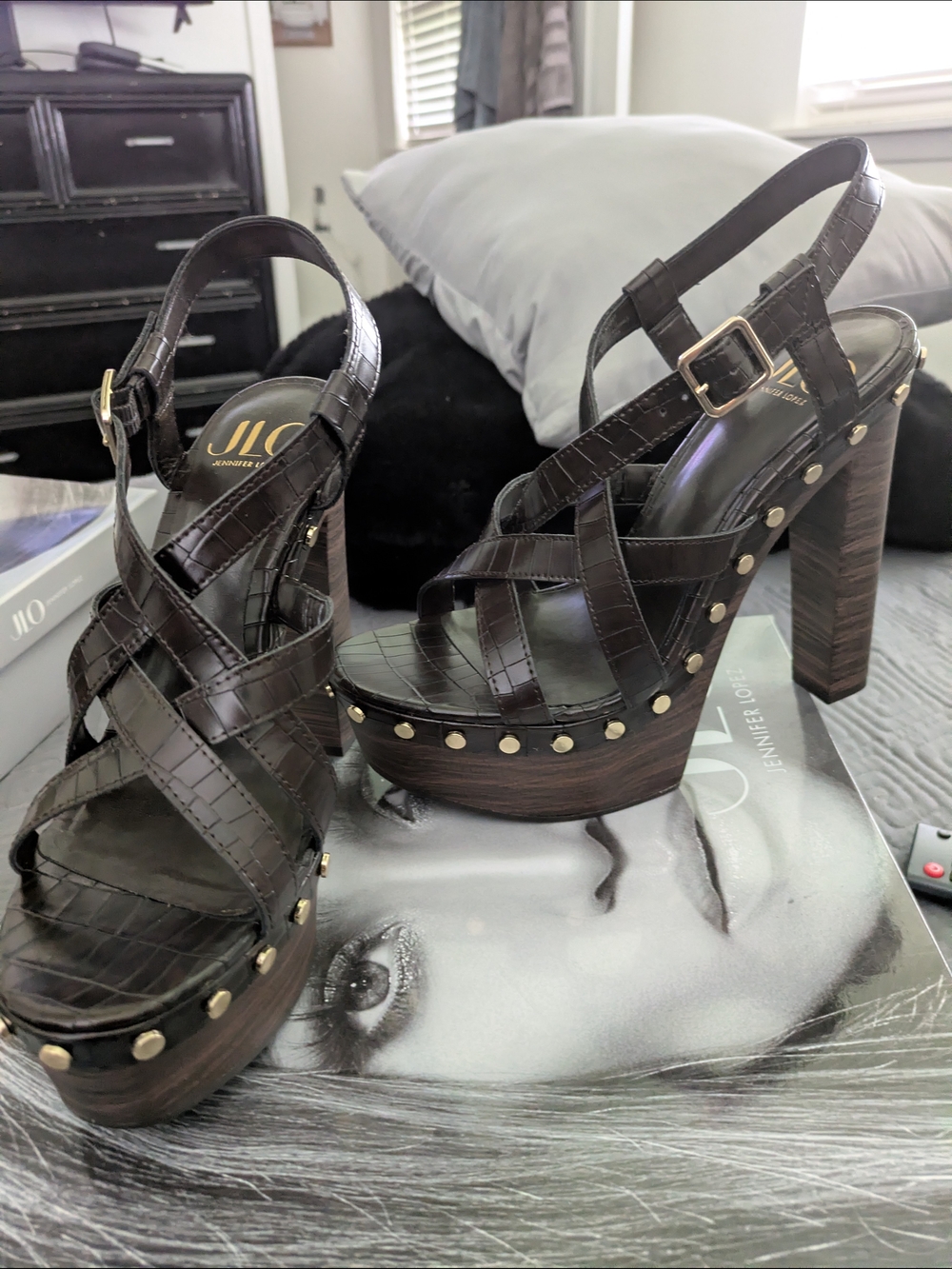 Jennifer Lopez Dark Brown Croc-Embossed Platform Sandals with Gold Studs - Picture 2 of 6